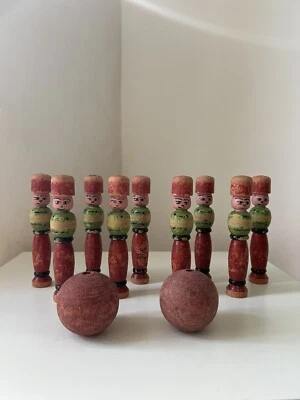 Ensemble anciennes quilles en bois personnages jeu - Photo 1/4