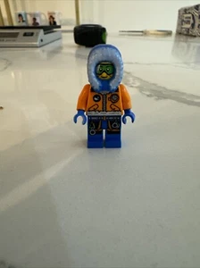 Lego Minifigure City - Arctic Male Explorer With Green Bezel - 60036 - NEW! - Picture 1 of 6