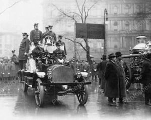 Men Ride On Fire Engine In Parade 1910s 8x10 Reprint Of Old Photo - Bild 1 von 1