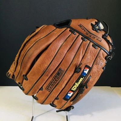 Wilson A1555 SC4 Staff Classic Over-sized Pocket 13" Flexback Baseball Glove RHT - Image 1 of 4