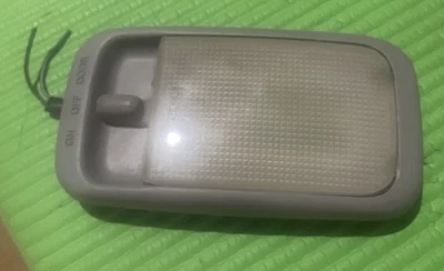 Conjunto de luz de domo trasero gris Toyota Tacoma 2000-2005 Scion Xb 1996-2002 Foto 1 de 4