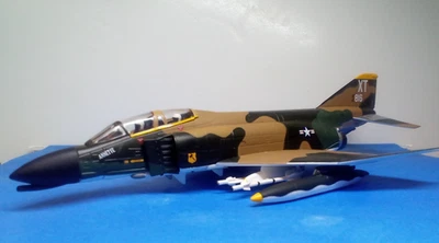 Corgi 1:72 McDonnell Douglas F-4C Phantom II die-cast airplane. Vietnam era. - Image 1 of 4