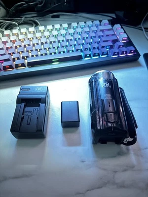 *READ DESCRIPTION* Canon Vixia HF-R32 Camcorder Video & Photo Camera  - Image 1 of 4