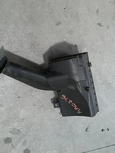 98 99 00 01 02 03 JAGUAR XJ8 AIR CLEANER 8646 - Picture 1 of 4