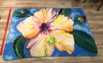 FLOWER COMFY THROW BLANKET HUGE 58"x40" BRAND NEW! TULIP? PETUNIA? ORCHID? NICE! - Image 1 of 4