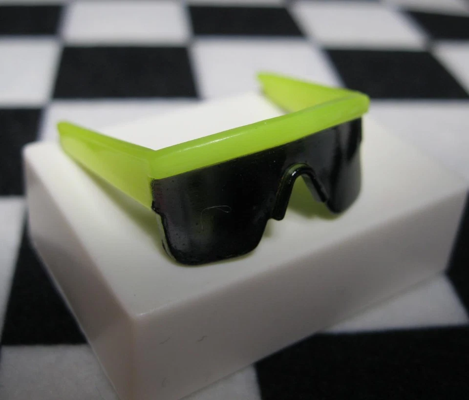 Vintage KEN Muñeca Ropa acc-SUPERSTAR 80s Amarillo GAFAS DE SOL Malibu Sunsensation Foto 1 de 1