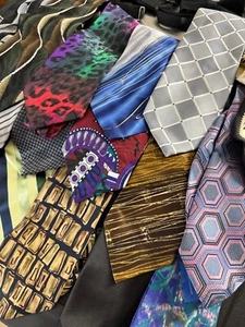 Konvolut 18 verschiedene Krawatten und 5 Fliegen - verschiedene Marken - Bild 1 von 10