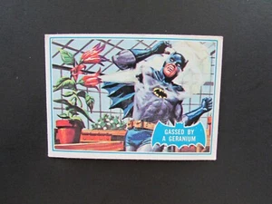 1966 Topps Batman Blue Bat Cowl Card #33b Gassed By A Geranium - Picture 1 of 4