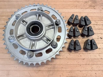 Honda CBR 929RR 900RR 2000 00-01 OEM PIÑÓN TRASERO BUJE ACCIONAMIENTO DE EMPUJE Foto 1 de 4