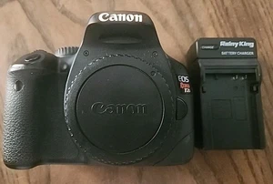 Canon EOS Rebel T2i fotocamera reflex digitale solo corpo con caricatore - TESTATA DS126271 leggere descrizione - Foto 1 di 12