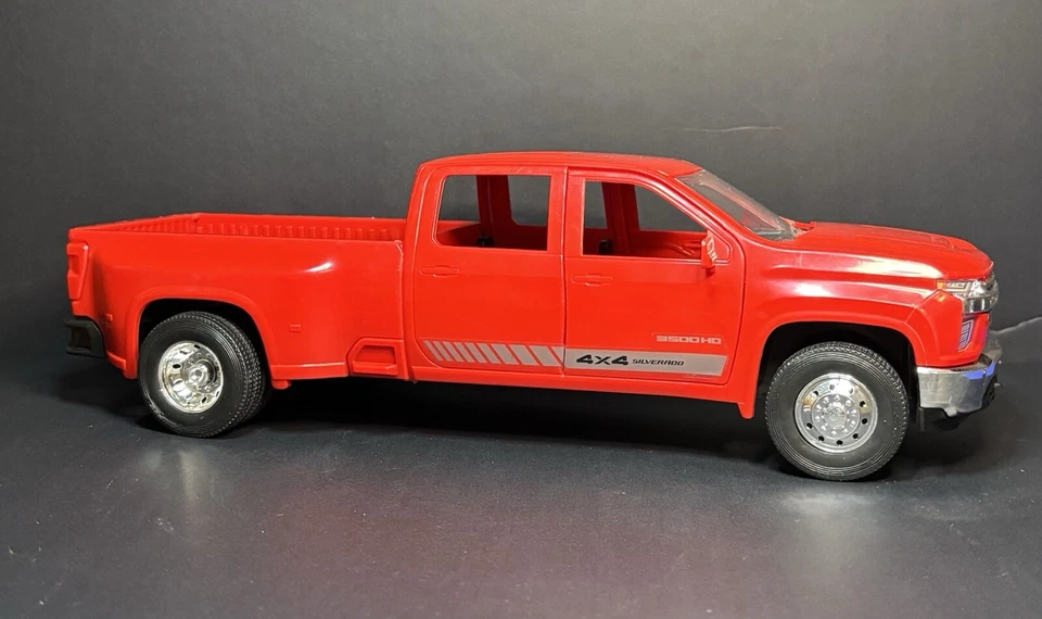 1/20 Scale 2020 Chevy Silverado 3500HD Plastic Dually Pickup Truck (13") New-Ray - Image 1 of 4