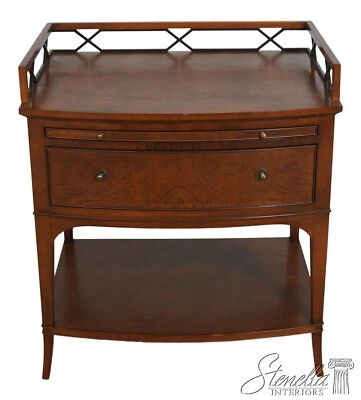 68469: Mesita de noche de gran tamaño con acabado en nogal estilo Regency Foto 1 de 4