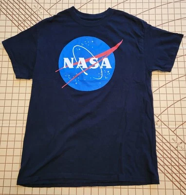 Camiseta masculina preta média logotipo NASA Essex Dry Goods Aeronautics Space  - Imagem 1 de 4