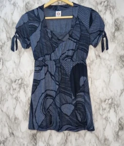 Blusa suave manga corta azul y negra pequeña con volantes JW San Francisco - Imagen 1 de 7