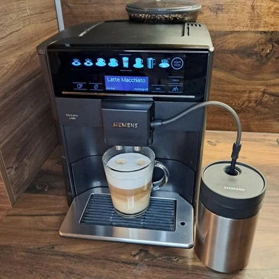 Siemens EQ.6 Plus S400 Kaffeevollautomat, Mit Milchbehälter [ Guter Zustand] - Bild 1 von 4
