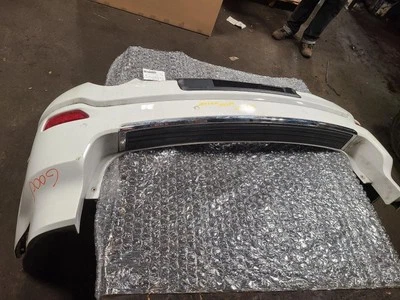 Rear Bumper Dual Exhaust With Park Assist Fits 11-13 GRAND CHEROKEE 1663040 Foto 1 de 4