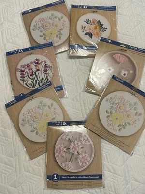 Kit de bordado Leisure Arts pequeno projeto lote de 7 completo floral temático novo - Imagem 1 de 3