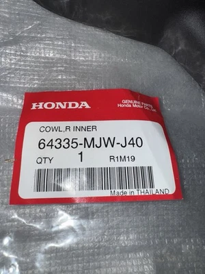 Honda CB500F 2016-2018 - Carenado interior capó derecho - Parte #64335-MJW-J40 - Nuevo Foto 1 de 4