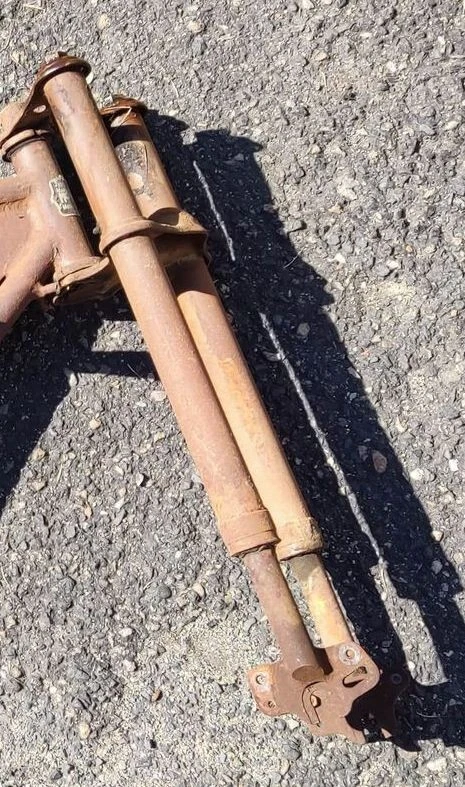 * fourche telescopique simple motobecane 125 D45 z46c z54c z2c - Photo 1/1