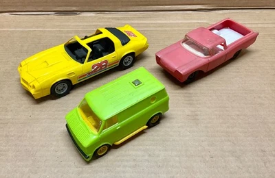LOT OF PLASTIC AUTOMOBILE CAR TOYS 1978 CHEVY CAMARO Z/28 1958 FORD RANCHERO VAN - Image 1 of 4