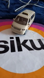 siku 1360 Großraumtaxi VW T5 Elfenbein  - Bild 1 von 8