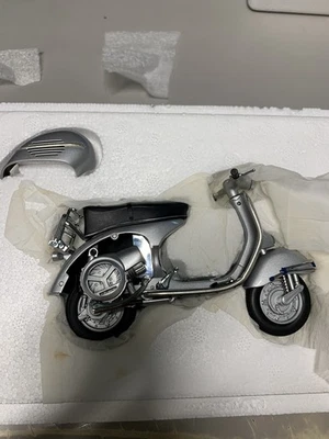 PIAGGIO VESPA GS 150 1957 - AUTOART 1/12 | NUOVO | PERFETTO | In METALLO - Immagine 1 di 4