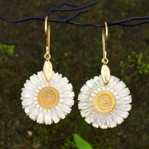 Flower Earrings Mother-of-Pearl & Vermeil Gold-plating on Sterling Silver 5.72 g - Picture 1 of 12