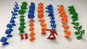 Lot Of 55 Incredibles 2 Mini Figurines, Solid Colors. Disney store London. Pixar - Picture 1 of 10