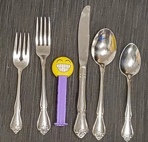 Oneida ARBOR ROSE TRUE ROSE Edelstahl Silberbesteck Besteck 5-teiliges Gedeck - Bild 1 von 3