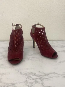 Adrienne Vittadini Talla 8M Sonrisas Tacones Zapatos Terciopelo Rojo Gamuza Punta abierta Botín B - Imagen 1 de 9