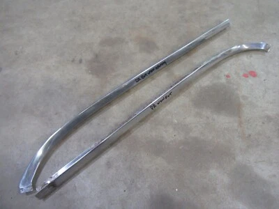 1962 Pontiac Catalina wagon rear tail gate window opening trim moldings  - Imagem 1 de 4