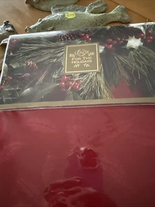 NEU LENOX For The Holidays ROTE Stechpalme Damast Tischdecke länglich 60” x 104” - Bild 1 von 5