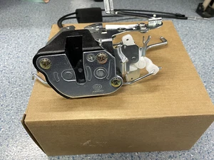 Front Left for Toyota Sequoia 2001-07 Tundra 2003-2006 Door Lock Latch Assembly - Picture 1 of 17