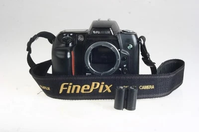 Fuji Finepix S1 Pro DSLR Gehäuse mit Nikon AF Bajonett #0400632 - Bild 1 von 4