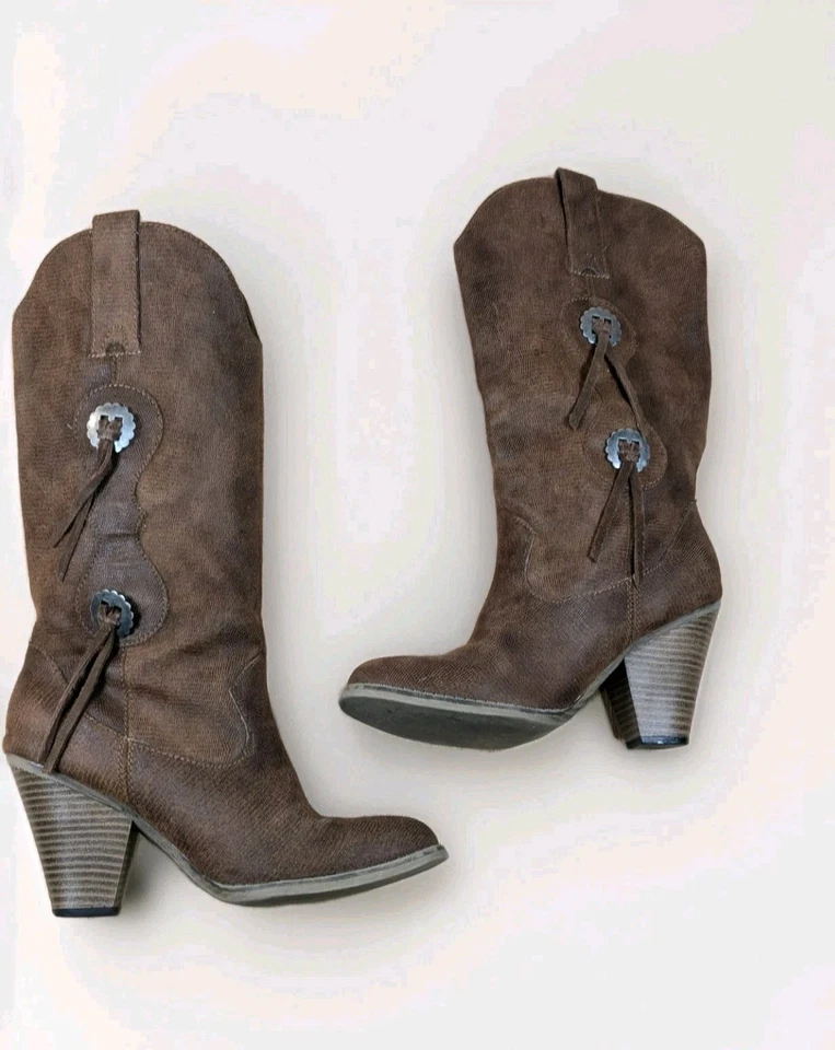 Botas occidentales desgastadas MIA con borlas y detalles de hebilla tacón bloque gamuza talla 6M Foto 1 de 4