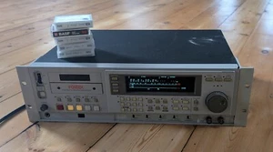 Fostex D-10 DAT Master Recorder - Picture 1 of 3