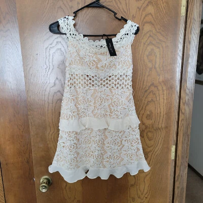 全新带标签 Romeo & Juliet 蕾丝连衣裙,尺寸 M 象牙色 全新 $218 — 第 1/4 张图片