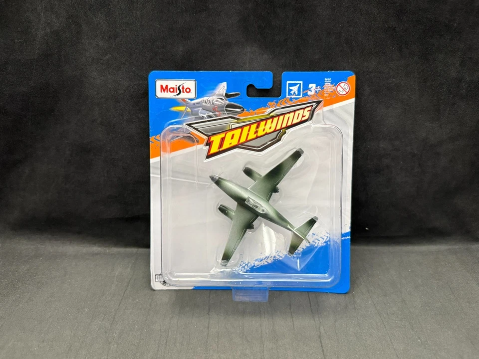 Maisto 15088 Fresh Metal Tailwinds Millitary Airplane - Gray