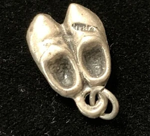 VINTAGE ESTATE STERLING SILVER DUTCH WOODEN CLOG SHOE BRACELET CHARM 3/4"X7/16" - Picture 1 of 2