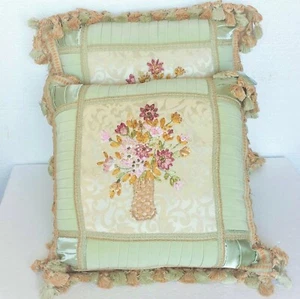 Victoria Classics Juego de Almohadas 2 Piezas NUEVO Decorativo Jacquard Flor Cesta Borlas - Imagen 1 de 10