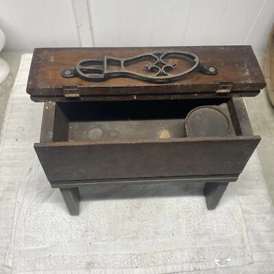 ANTIQUE SHOESHINE BOX IN OLD DARK WOOD CAST IRON FOOT MOUNT INSIDE - Image 1 of 4