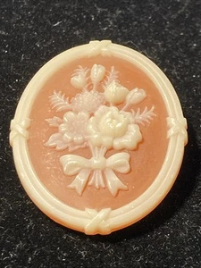 Signed AVON Plastic Floral Cameo Oval Brooch Pin c1979 1.61" Pretty mauve ivory - Picture 1 of 9