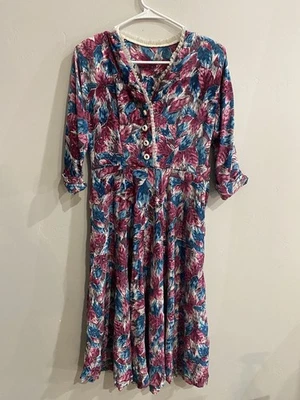 Vestido de Colección Años 40 Azul y Rosa Cuello Volantes GVC  Foto 1 de 4