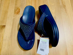 Crocs Montetey Diamante wedge thong flip flop sandals navy blue NWOB size 8