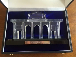 Rare Lucite Sculpture Puerta de Alacala Gate Presented by City of Madrid to LAMC - Picture 1 of 6