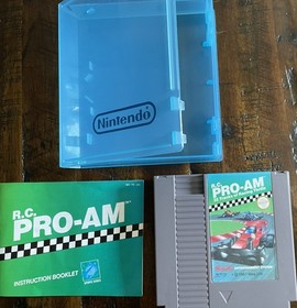 R.C. Cartucho de juego de carreras Pro-Am NES con manual y estuche de pl&aacute;stico - PROBADO