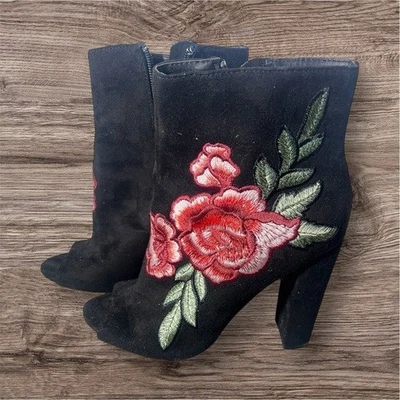 Botas Wild Diva Negras Gamuza Floral Bordadas Tacón Peep-Toe Talla 6 Foto 1 de 4