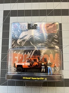 M2 MACHINES DIORAMA AUTO FIGS 1973 CHEVY CHEYENNE SUPER 30 DUALLY SQUAREBODY R15 - Picture 1 of 2