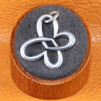 Colgante retirado James Avery CORAZÓN MARIPOSA VINCULADO Plata de Ley 1 3/8" Longitud Foto 1 de 4