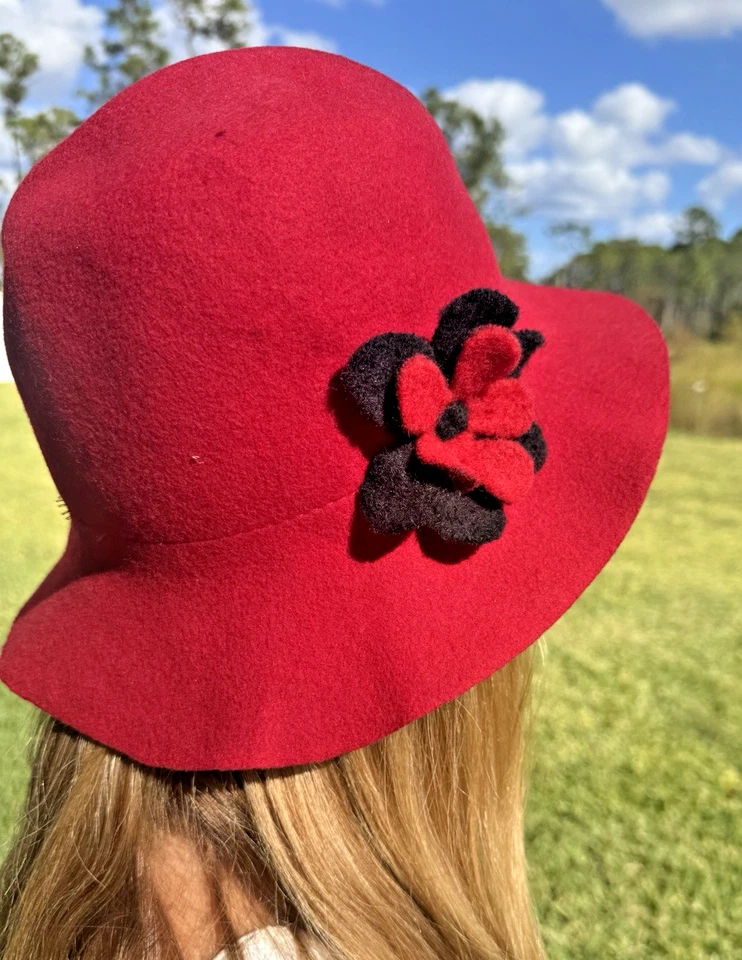 Sombrero Cloche Rojo 100% Lana Años 20 De Colección Hecho en Italia Negro y Rojo Fieltro Flor Acento Foto 1 de 4